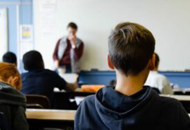 Prosvjetni radnici osnovne škole trpe pritiske i napade roditelja djece, uputili su apel