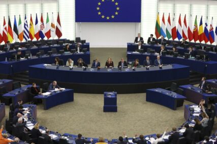 Evropski parlamentarci citirali Dubiozu Kolektiv
