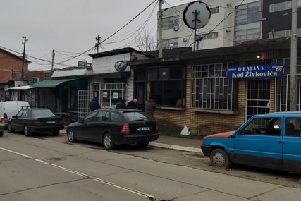 Novi incidenti na Kosovu: Polupani izlozi srpskih lokala u Bošnjačkoj mahali (VIDEO)