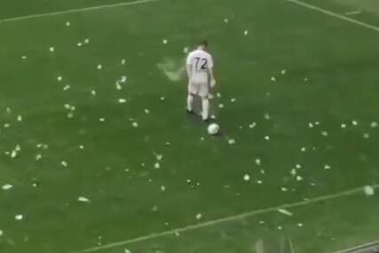 RUŽNE SCENE U TURSKOJ: Gađali igrače oštrim  predmetima i bocama (VIDEO)