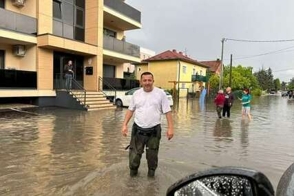 Snažno nevrijeme pogodilo Bihać, pogledajte trenutak udara groma (VIDEO)