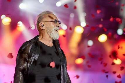 Dino Merlin sutra na trgu ispred Starog grada u Budvi