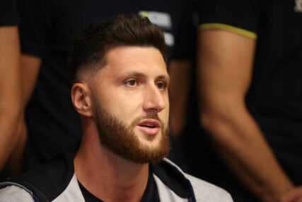 Nurkić najavio uspješnu sezonu, novinari odmah primjetili jednu veliku promjenu na njemu (VIDEO)