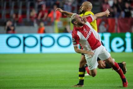 Amrabat napušta Viole i seli u Manchester