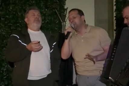 Nerijetki se rasplaču kada Šerif Konjević zapjeva neke od svojih "težih" pjesama, a sada se pjevač i sam našao u takvoj situaciji (VIDEO)