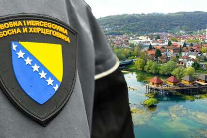 Policija demantovala navode o hapšenju roditelja maloljetnika iz Bosanske Krupe: Otac mu je van države, majka nedavno operisana