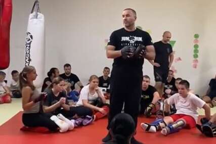 Pogledajte kako je proslavljeni bh. kick-boxer mladima podijelio savjete koji se ne mogu naučiti ni na jednom fakultetu (VIDEO)