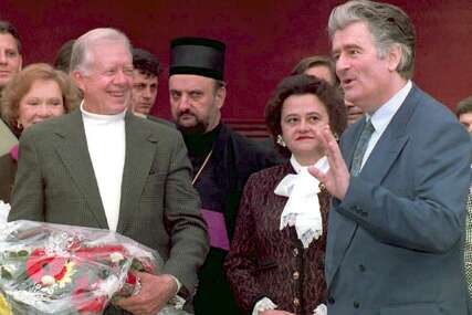 Jimmy Carter i posjeta BiH 1994. godine: Od Karadžića dobio gusle, iz Bijele kuće velike kritike