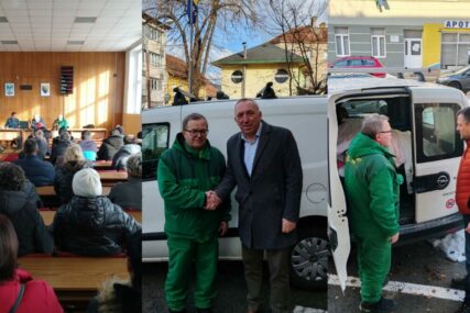 Merhamet Bihać podijelio 100 paketa socijalno ugroženima u Bosanskom Petrovcu