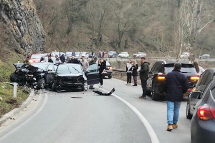 Saobraćajna nesreća paralisala Zvornik: Povrijeđeni prevezeni u bolnicu