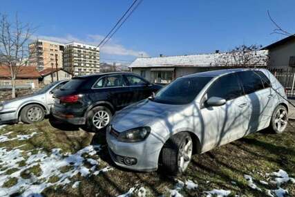 Komunalna policija podijelila kazne Dodikovim pristalicama ispred Suda BiH