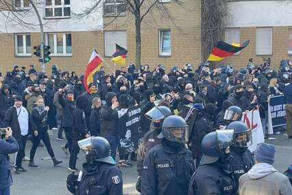 Policija u Berlinu uz sukobe razdvojila marš neonacista i ljevičara