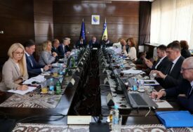 Danas potpisivanje ugovora u Vladi FBiH: Više od 4,8 miliona KM za pomoć područjima pogođenim poplavama i klizištima