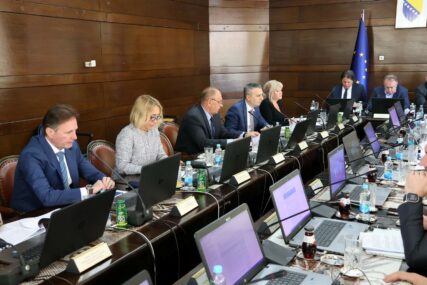 Sutra potpisivanje ugovora u Vladi FBiH: Više od 4,8 miliona KM za pomoć područjima pogođenim poplavama i klizištima